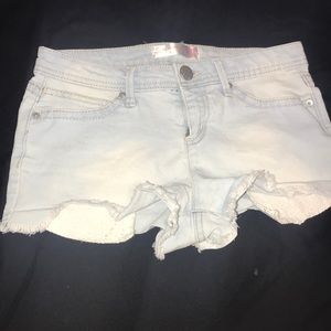 No boundaries denim shorts